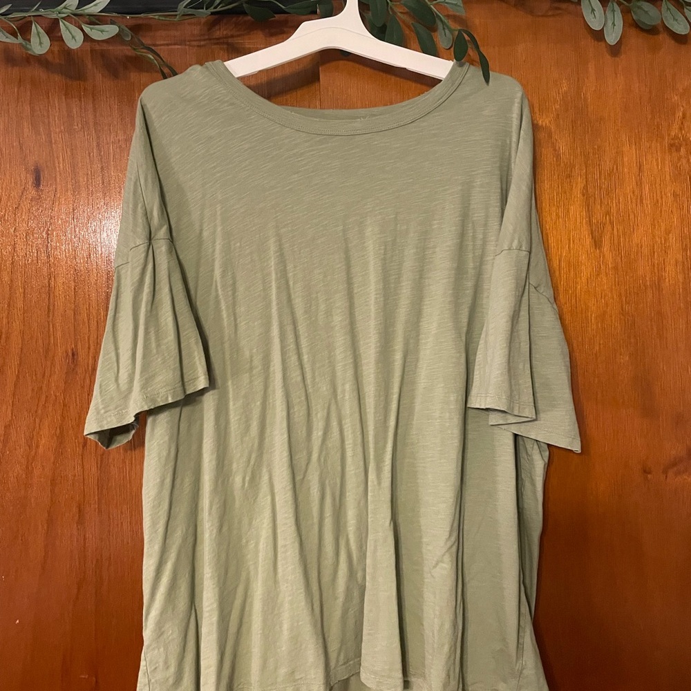 American Eagle Outfitters Sage Green Short Sleeve Tee